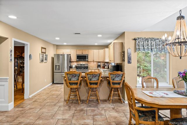 8 Frontier Trail, Manorville, NY 11949