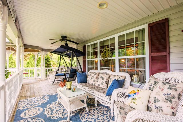 8 Frontier Trail, Manorville, NY 11949