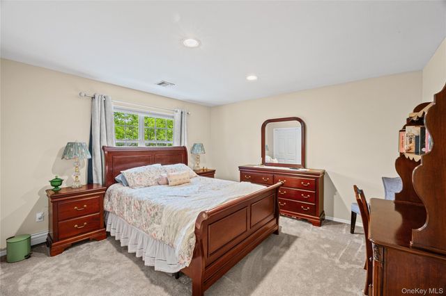 8 Frontier Trail, Manorville, NY 11949