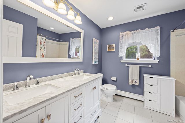 8 Frontier Trail, Manorville, NY 11949