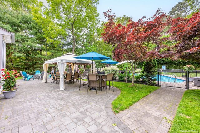 8 Frontier Trail, Manorville, NY 11949