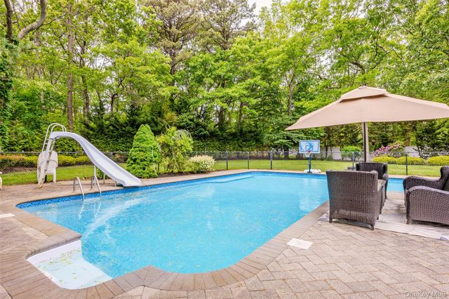 8 Frontier Trail, Manorville, NY 11949