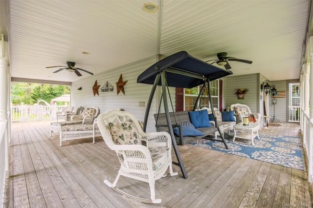8 Frontier Trail, Manorville, NY 11949