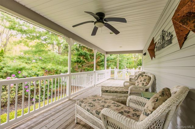 8 Frontier Trail, Manorville, NY 11949