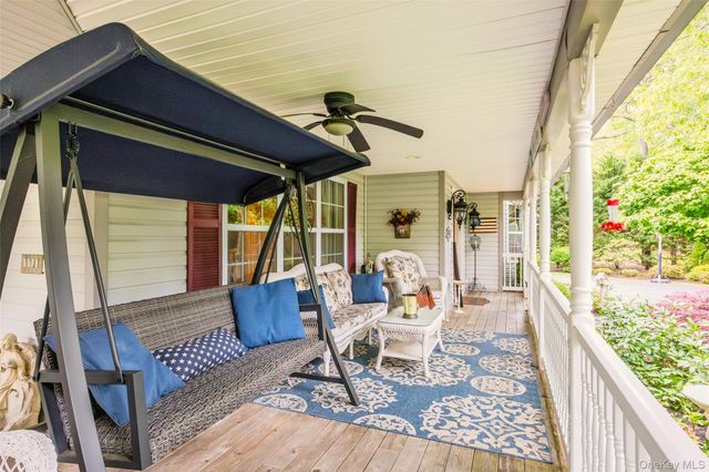 8 Frontier Trail, Manorville, NY 11949