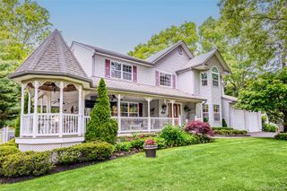 8 Frontier Trail, Manorville, NY 11949
