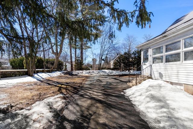 7 High St, Natick, MA 01760