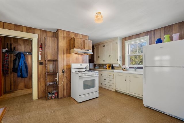 7 High St, Natick, MA 01760