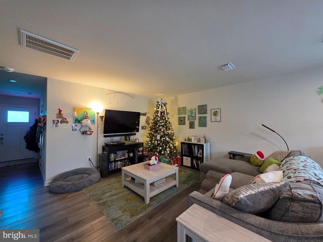 124 BIBURY ST, Martinsburg, WV 25405