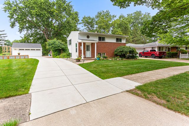 718 Panorama, Milford Vlg, MI 48381