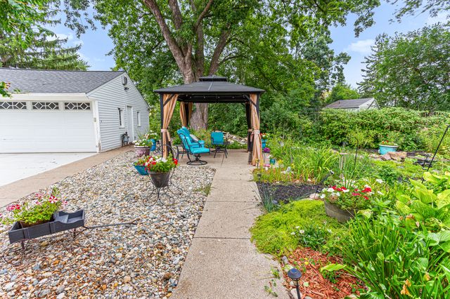 718 Panorama, Milford Vlg, MI 48381