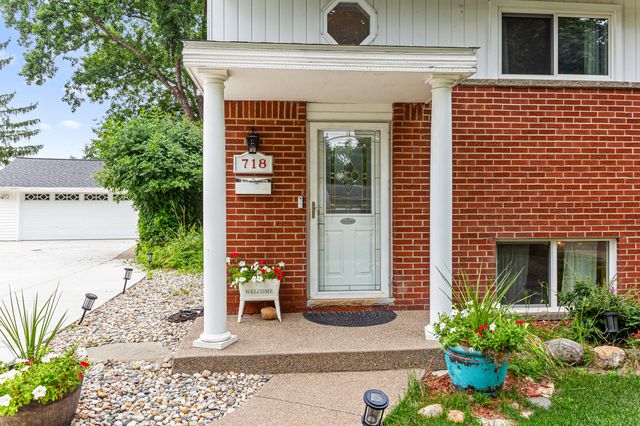 718 Panorama, Milford Vlg, MI 48381