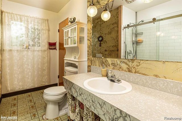 25810 Virginia Drive, Warren, MI 48091