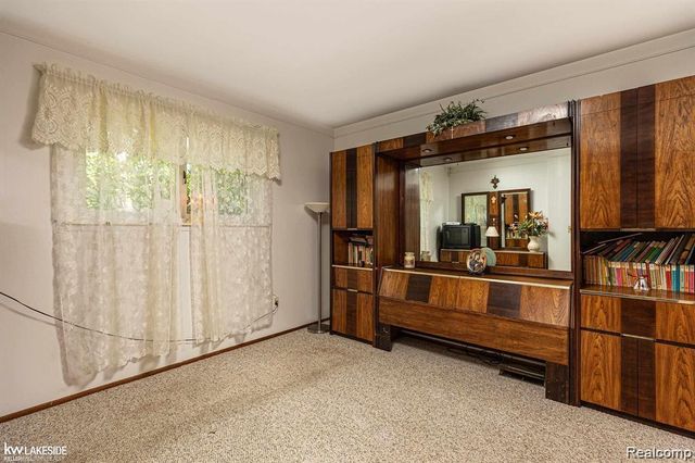 25810 Virginia Drive, Warren, MI 48091