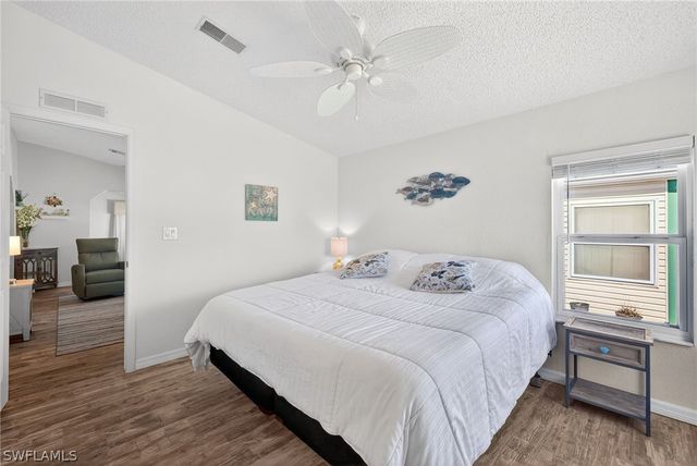 10390 Wales LOOP, Bonita Springs, FL 34135