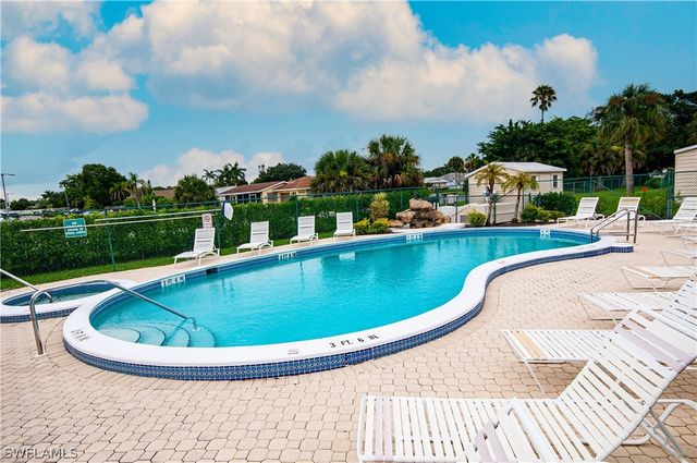 10390 Wales LOOP, Bonita Springs, FL 34135