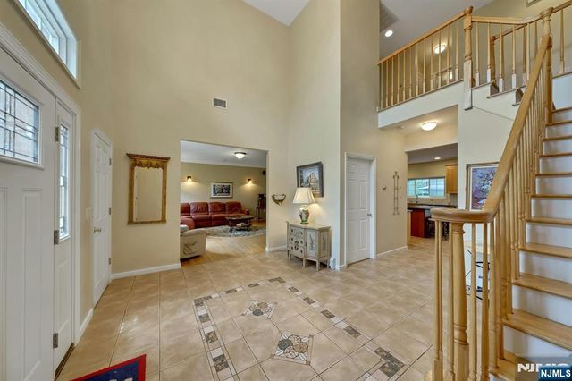 5 Pelican Court, Paramus, NJ 07652