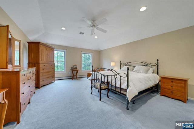 5 Pelican Court, Paramus, NJ 07652