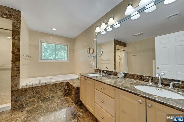 5 Pelican Court, Paramus, NJ 07652