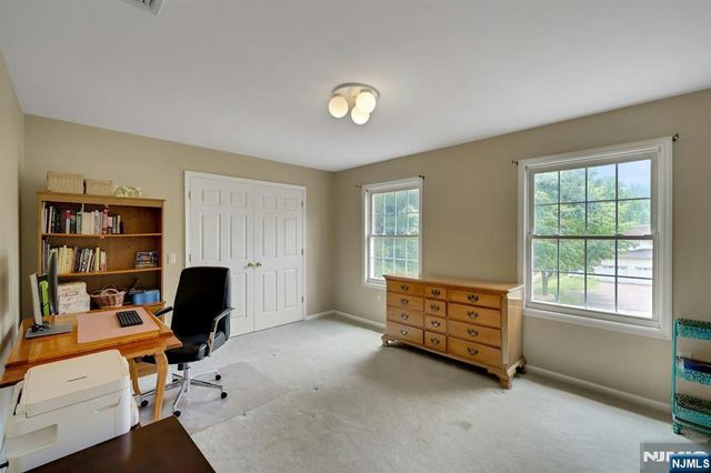 5 Pelican Court, Paramus, NJ 07652