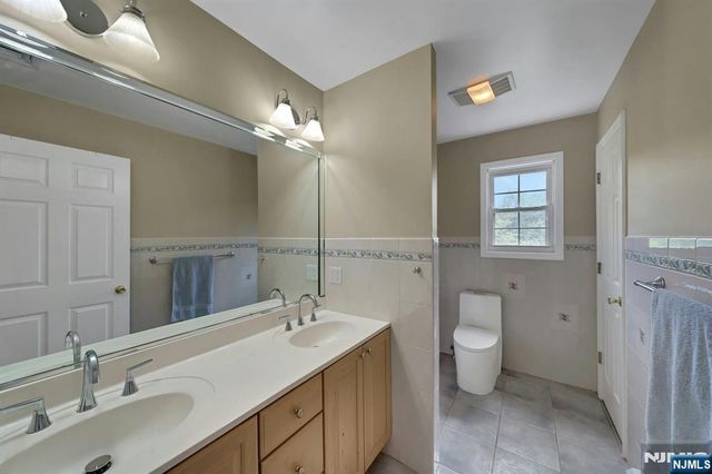5 Pelican Court, Paramus, NJ 07652