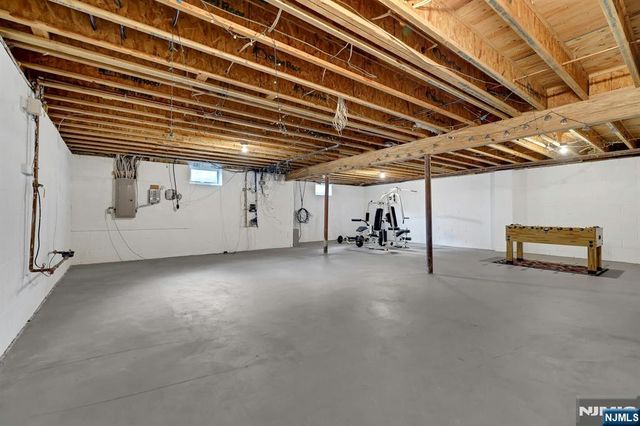 5 Pelican Court, Paramus, NJ 07652
