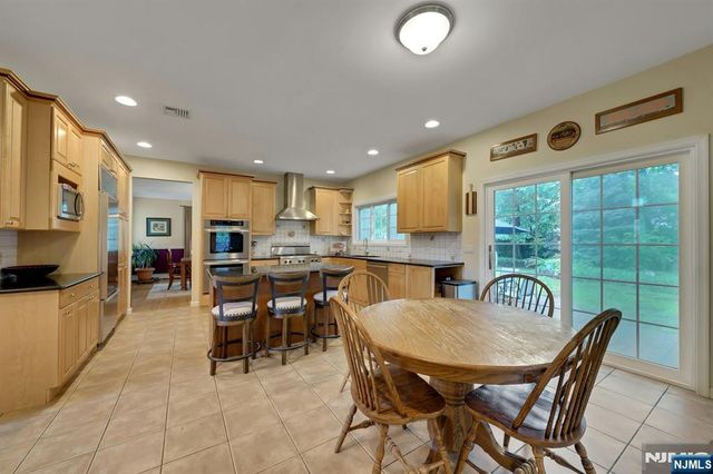 5 Pelican Court, Paramus, NJ 07652