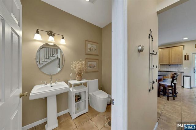 5 Pelican Court, Paramus, NJ 07652