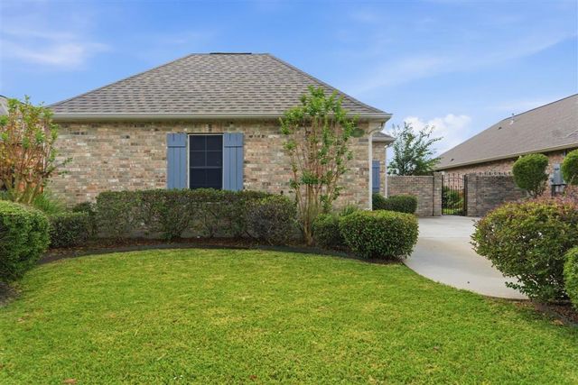 215 Pecanwood Drive, Lake Charles, LA 70605