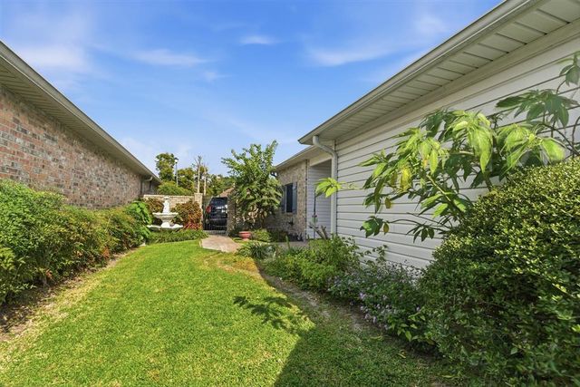 215 Pecanwood Drive, Lake Charles, LA 70605