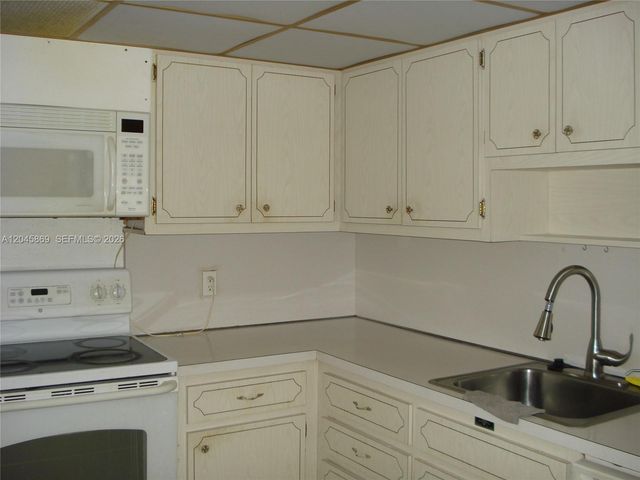 1965 S Ocean Drive 10P, Hallandale Beach, FL 33009