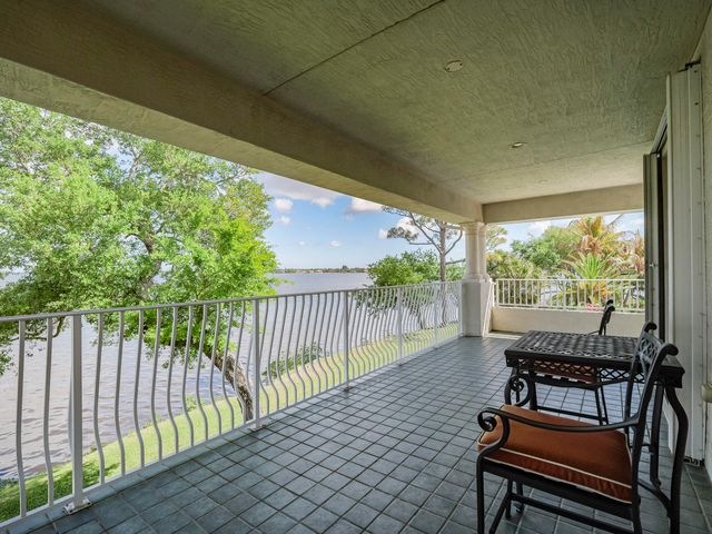 226 SW Palm Cove Drive, Palm City, FL 34990