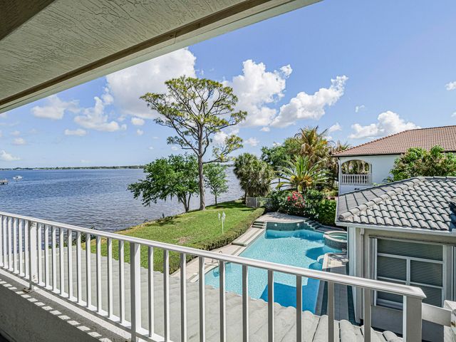 226 SW Palm Cove Drive, Palm City, FL 34990