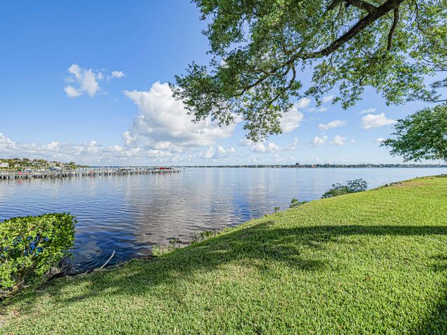 226 SW Palm Cove Drive, Palm City, FL 34990