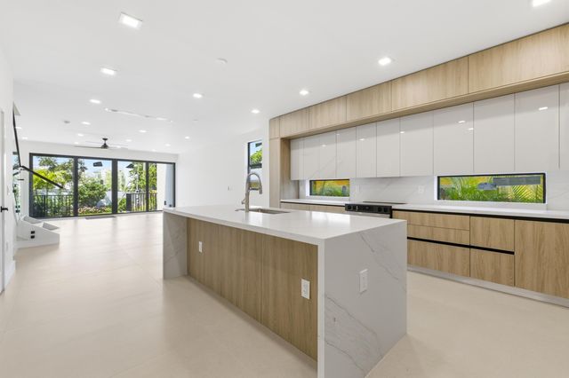 821 SW 1st Street, Fort Lauderdale, FL 33312