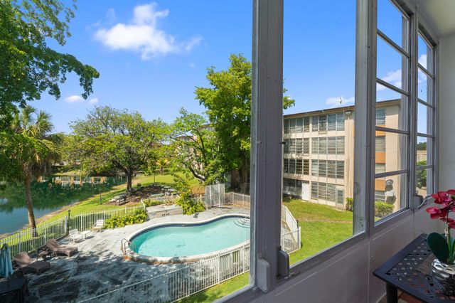 5275 NW 10th Court 305, Plantation, FL 33313