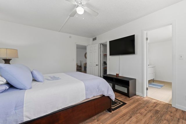 5275 NW 10th Court 305, Plantation, FL 33313