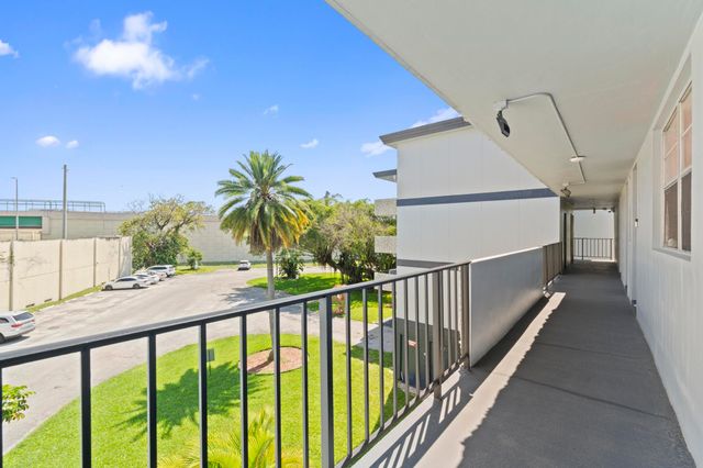 5275 NW 10th Court 305, Plantation, FL 33313