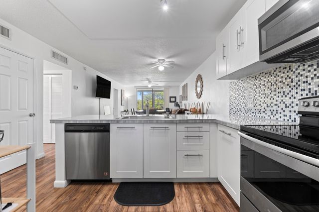 5275 NW 10th Court 305, Plantation, FL 33313