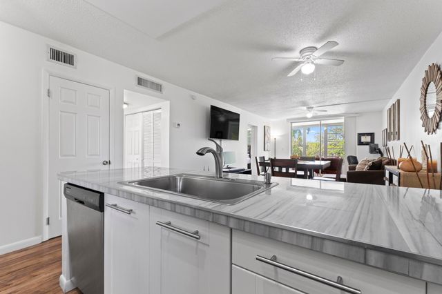 5275 NW 10th Court 305, Plantation, FL 33313