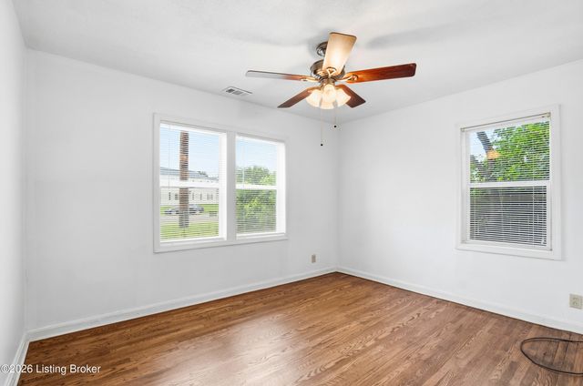 3523 Manslick Rd, Louisville, KY 40215