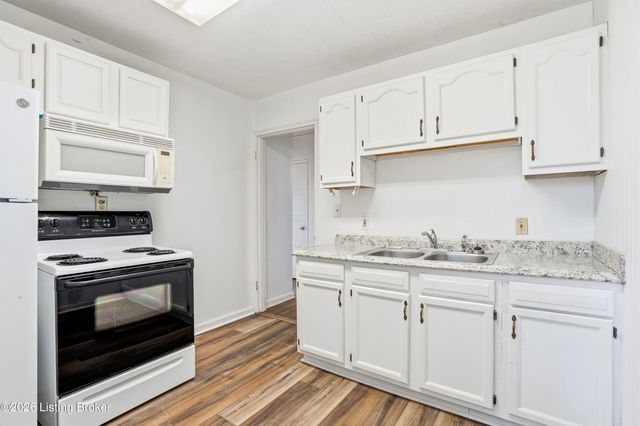 3523 Manslick Rd, Louisville, KY 40215