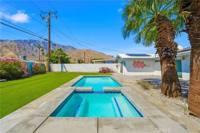431 W Avenida Cerca, Palm Springs, CA 92262