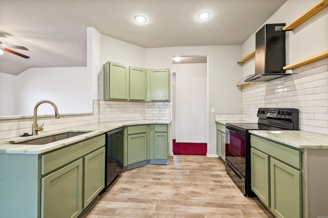 4448 Olympic Dr, Benton, AR 72019