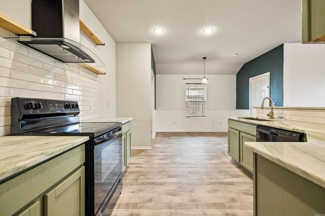 4448 Olympic Dr, Benton, AR 72019