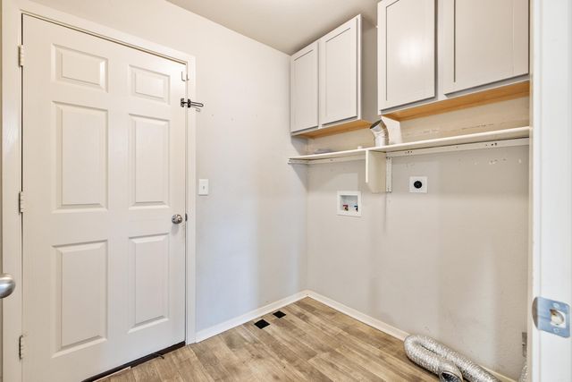 4448 Olympic Dr, Benton, AR 72019