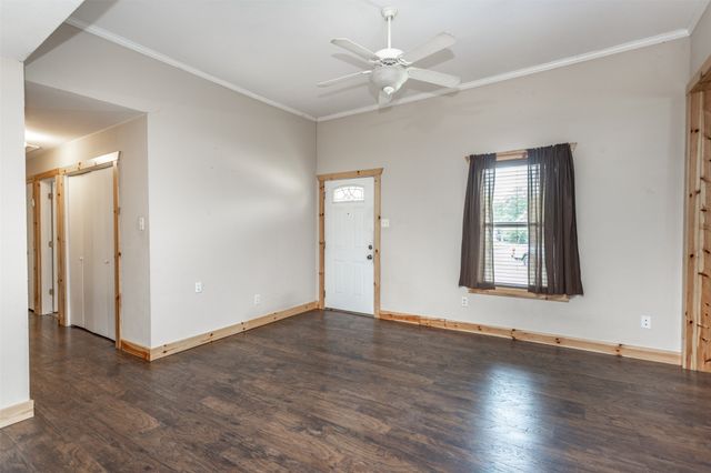 208 S Howeth Street, Gainesville, TX 76240
