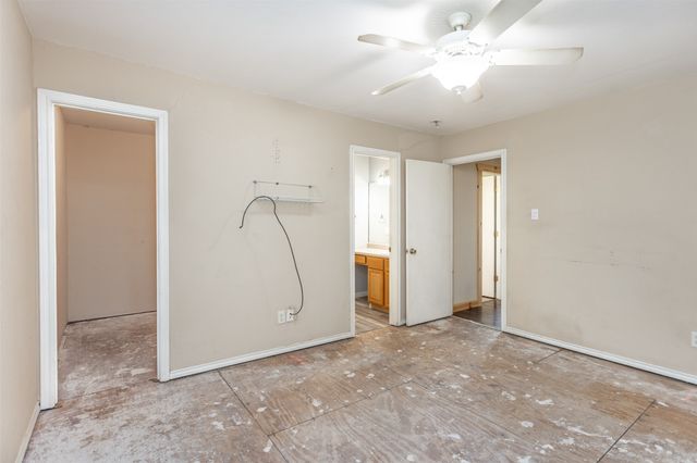 208 S Howeth Street, Gainesville, TX 76240