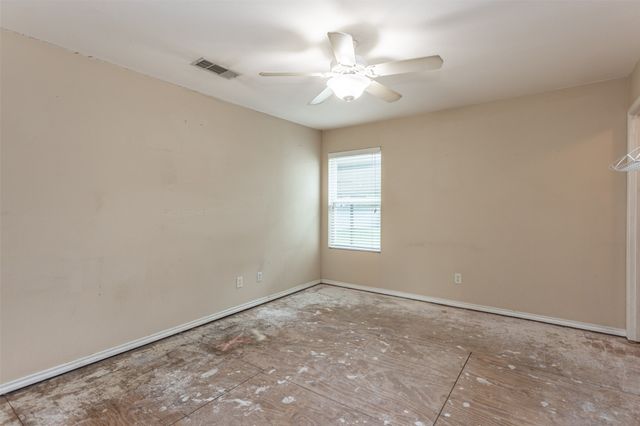 208 S Howeth Street, Gainesville, TX 76240