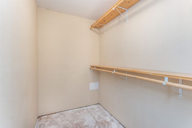 208 S Howeth Street, Gainesville, TX 76240